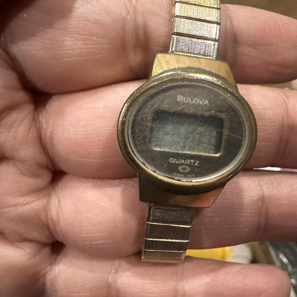 Vintage Bulova Digital N7 Ladies watch Quartz 25mm Missing Back Cover - Repair - Picture 2 of 6